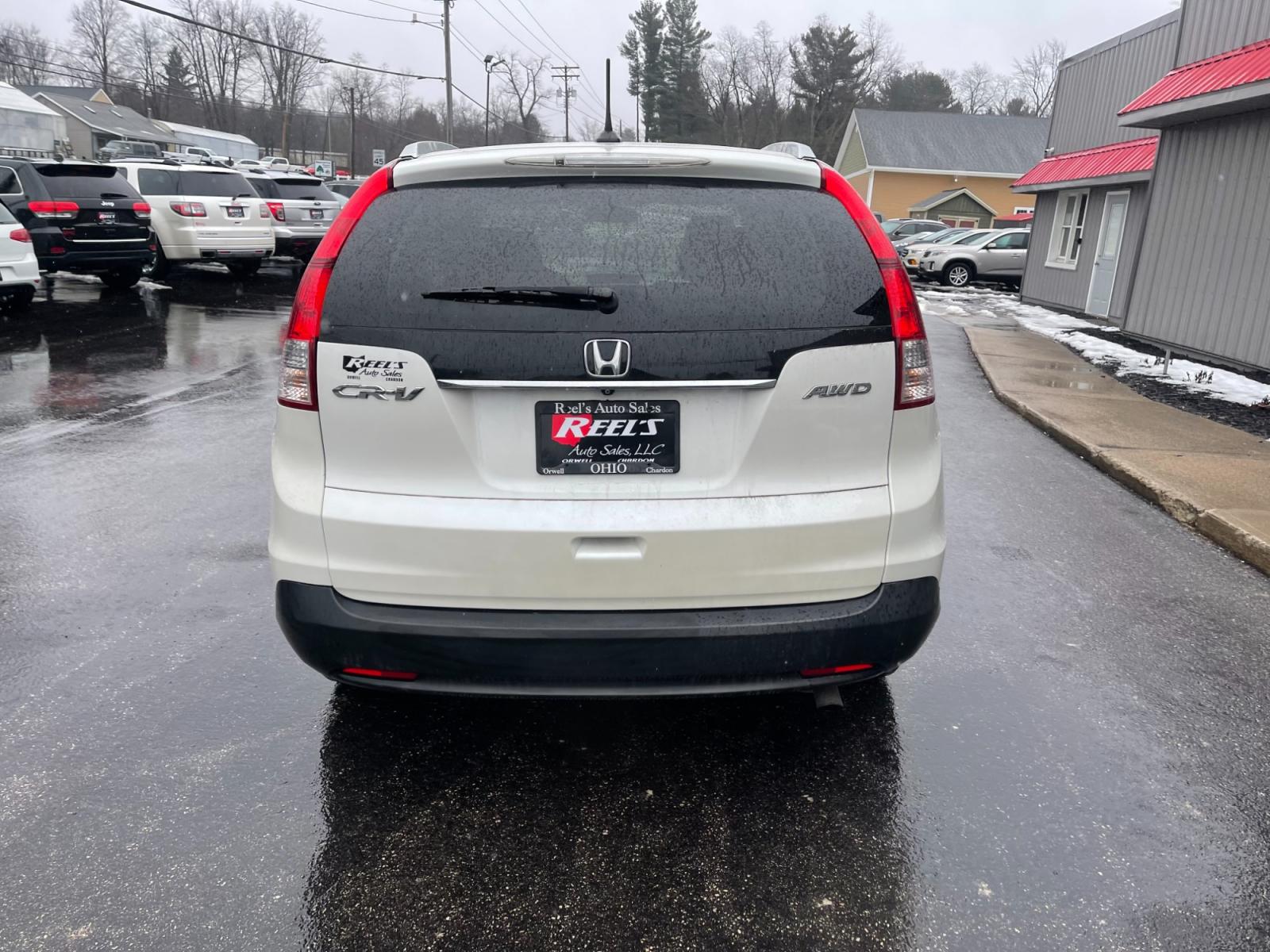 2013 White /Black Honda CR-V EX-L 4WD 5-Speed AT (5J6RM4H71DL) with an 2.4L I4 DOHC 16V engine, 5-Speed Automatic transmission, located at 11115 Chardon Rd. , Chardon, OH, 44024, (440) 214-9705, 41.580246, -81.241943 - This 2013 Honda CR-V EX-L AWD boasts a reliable 2.4L engine paired with a 5-speed automatic transmission, catering to drivers seeking both efficiency and all-wheel-drive capability. Its single-owner status may reassure potential buyers about its maintenance history. Luxurious features such as a leat - Photo #8